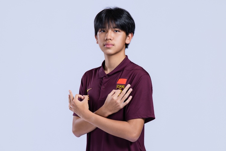 东体：潘朝伟前往欧塞尔试训，若成功年满18岁后再签正式职业合同