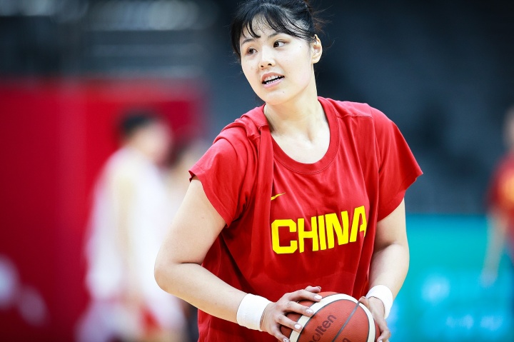 媒体人:护照遗失这理由难让人信服 不如不说 李月汝不去就不去呗 媒体人:护照遗失这理由难让人信服 不如不说 李月汝不去就不去呗